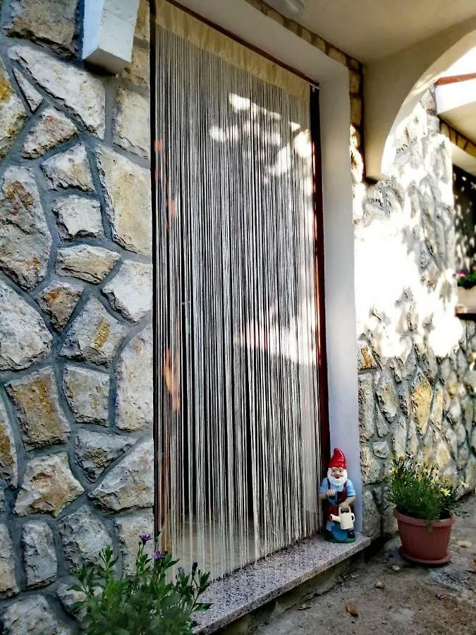 Apartman Tri Palme Gabonjin 0*,  Croatia